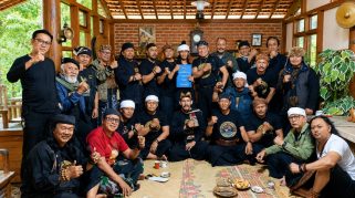 Suasana penuh kebersamaan mewarnai penyerahan Akta Notaris Komunitas Bangkong Kuningan yang kini resmi berbadan hukum dan siap memperkuat pelestarian budaya Sunda. (Dok. Istimewa)