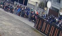 Tangkapan layar video tawuran antar dua sekolah swasta di Kabupaten Kuningan. (Dok. Istimewa)
