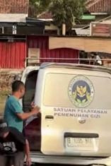 Mobil operasional SPPG berlogo BGN yang diduga digunakan untuk piknik di kawasan Waduk Darma, Kuningan, viral di media sosial. (Dok. @floknetizen)